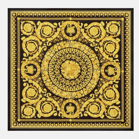 NEW with tag Authentic VERSACE BAROCCO LARGE SILK FOULARD SCARF - Picture 2 of 16